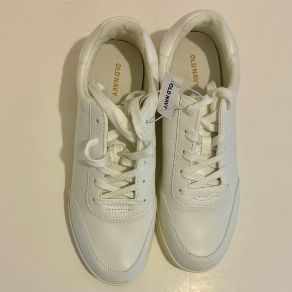 Old Navy Woman’s Low-Top Sneakers Sz:11 white - Picture 2 of 4